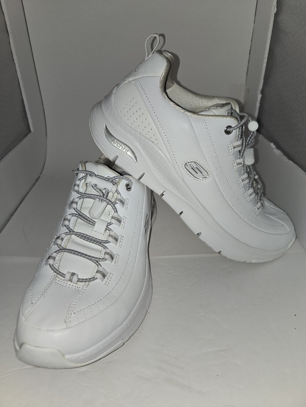 Women’s Skechers ArchFit Citi Drive Air Cooled WHITE SILVER Sneakers Size 8